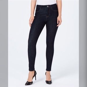 💝New Item 💝Guess 1981 Skinny Jeans